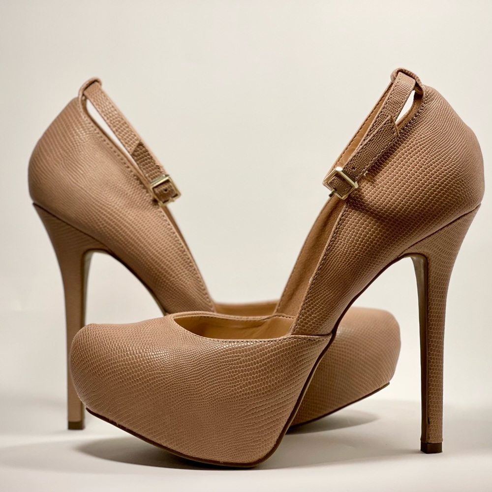 Brand NEW Steve Madden Sexy Textured Nude-Tan Heels